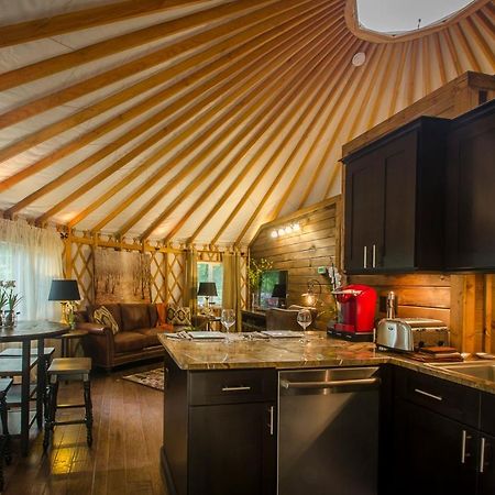 Spring Ridge Luxury Yurt - Creekside Glamping With Private Hot Tub Villa Topton Esterno foto