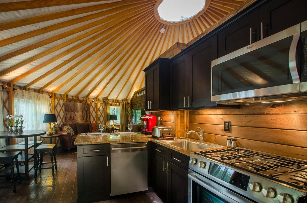 Spring Ridge Luxury Yurt - Creekside Glamping With Private Hot Tub Villa Topton Esterno foto