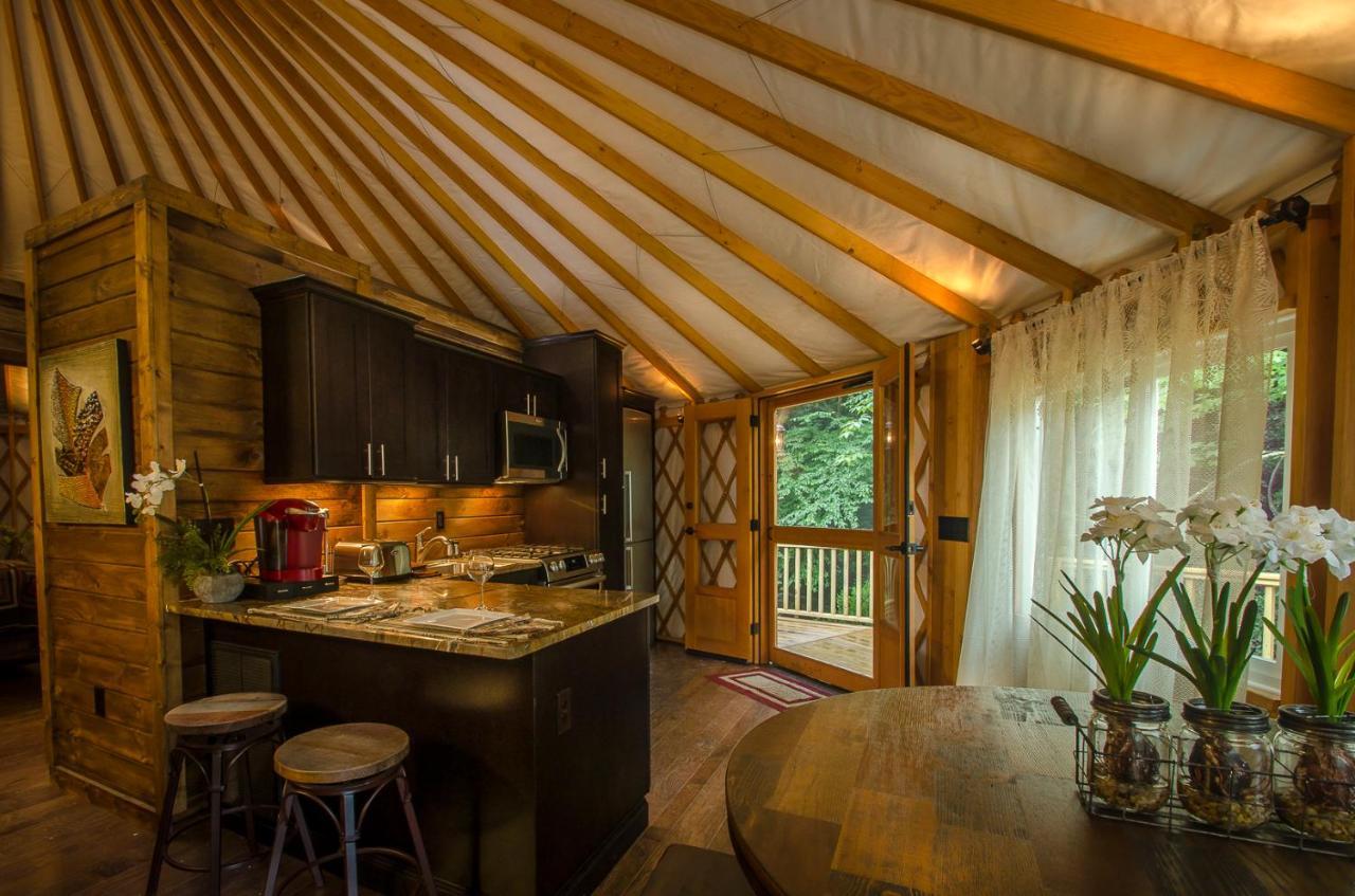 Spring Ridge Luxury Yurt - Creekside Glamping With Private Hot Tub Villa Topton Esterno foto