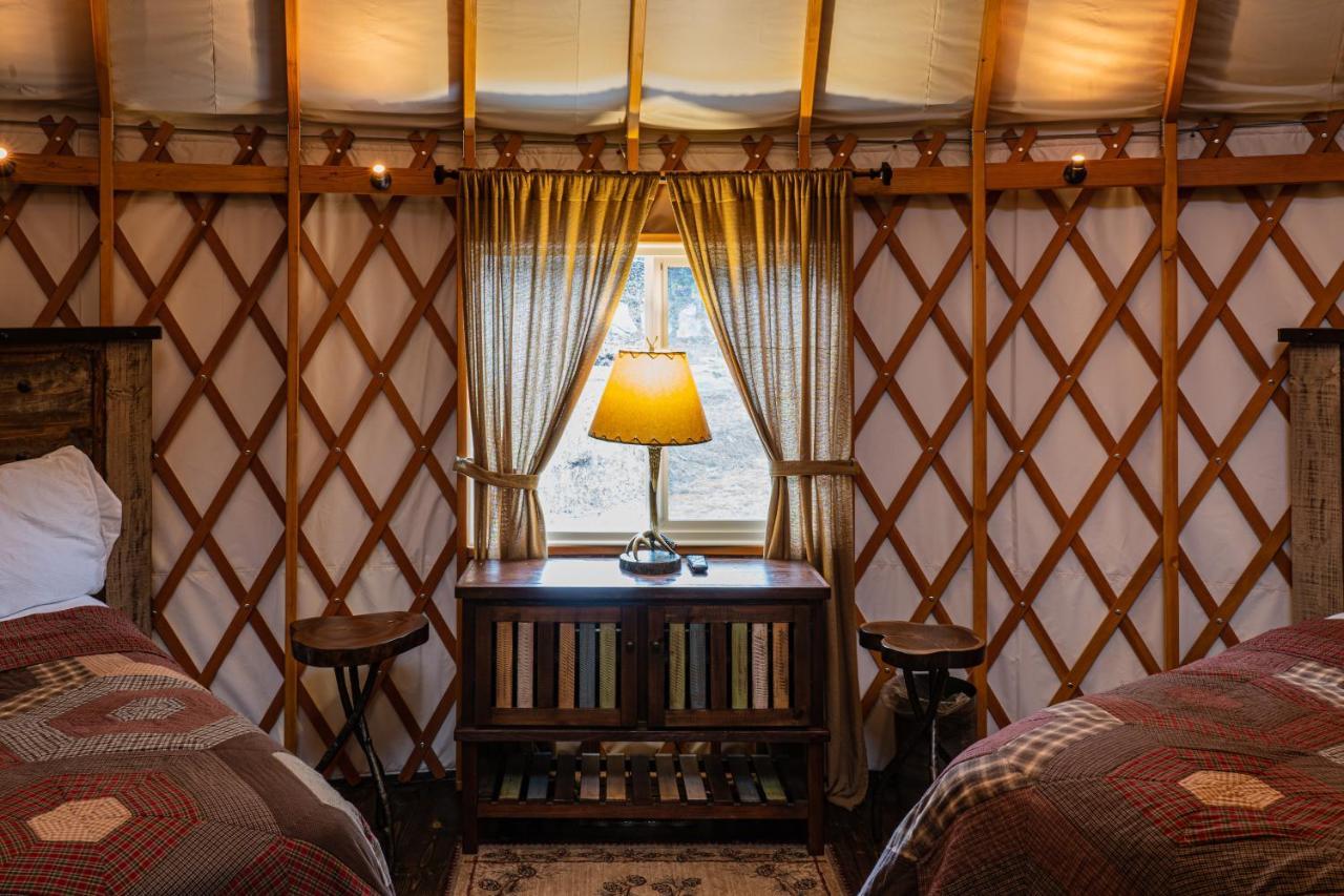 Spring Ridge Luxury Yurt - Creekside Glamping With Private Hot Tub Villa Topton Esterno foto